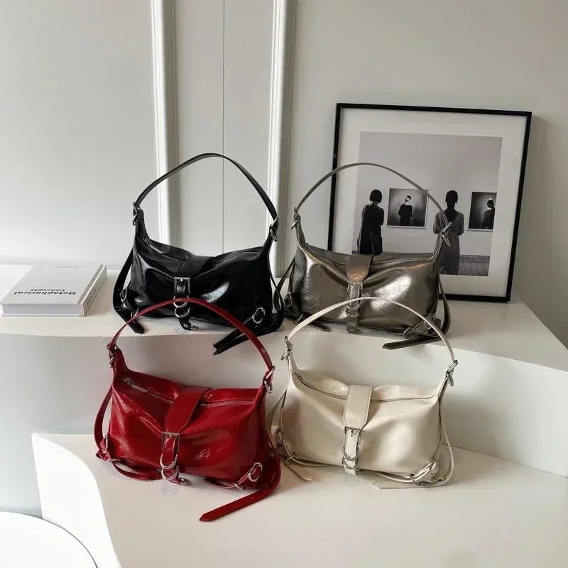 Fashionable shoulder handbag