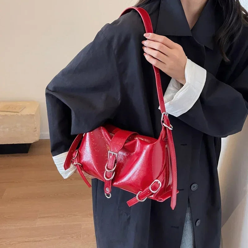 Fashionable shoulder handbag