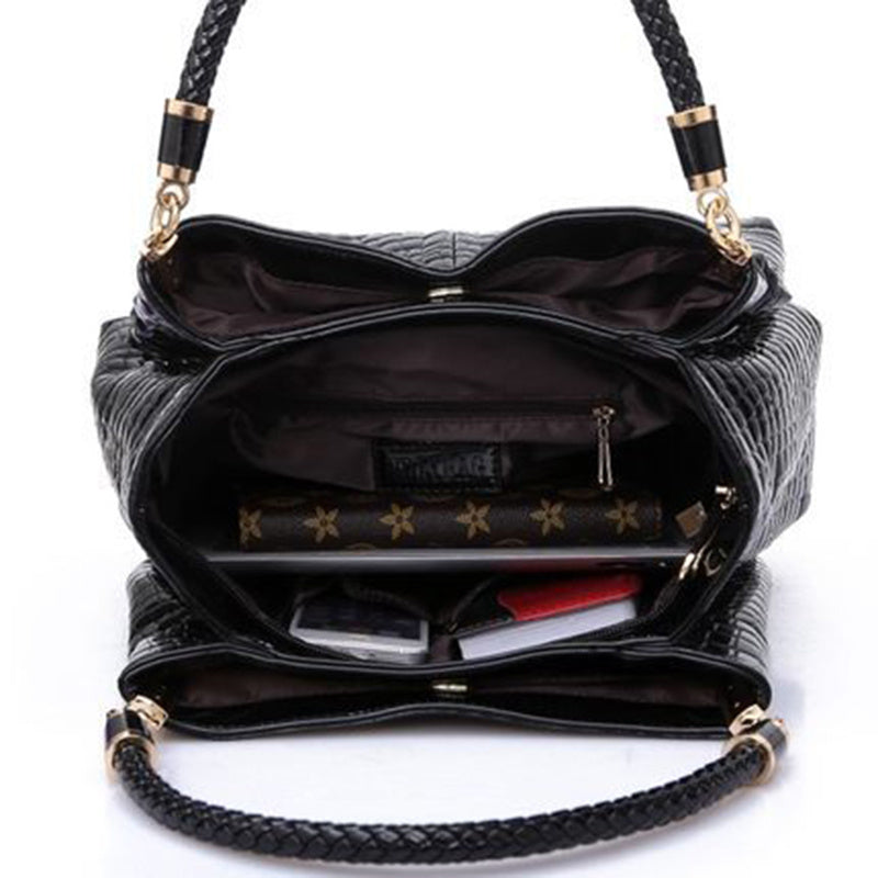 Shoulder bag with crocodile pattern