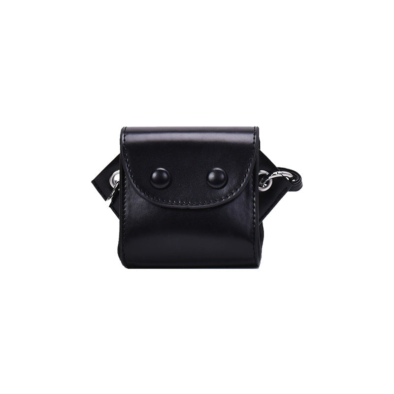 Women’s mini handbag with playful chain pull