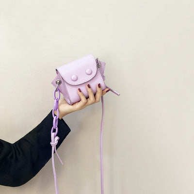 Women’s mini handbag with playful chain pull