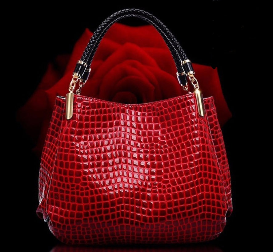 Shoulder bag with crocodile pattern-schultemode20250420-Calm Wears-Rot-Calm Wears