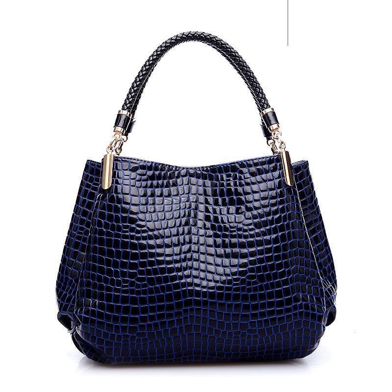 Shoulder bag with crocodile pattern