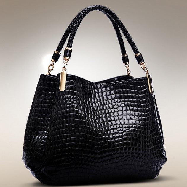 Shoulder bag with crocodile pattern