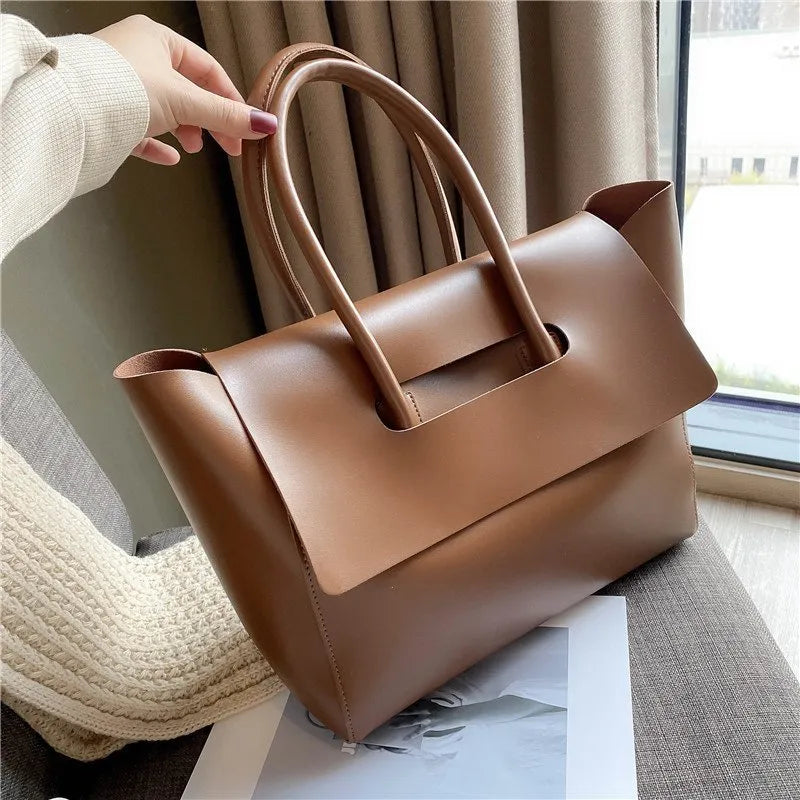 Handbag for women - Spacious tote bag in classic design made of high-quality material-taschenschmied20260417-Calm Wears-Braun-Calm Wears