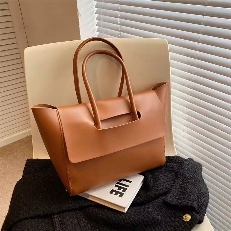Handbag for women - Spacious tote bag in classic design made of high-quality material-taschenschmied20260417-Calm Wears-Light brown-Calm Wears
