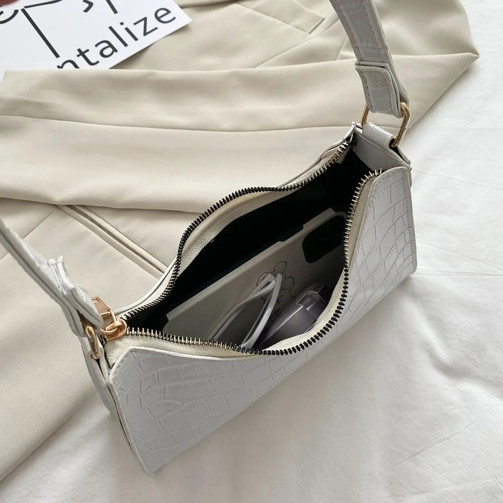 Women's leather shoulder bag in retro style