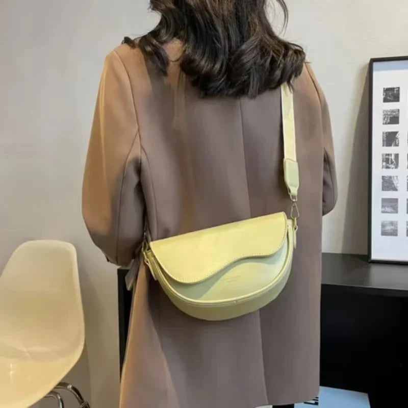 Women's shoulder bag made of PU leather with wide strap