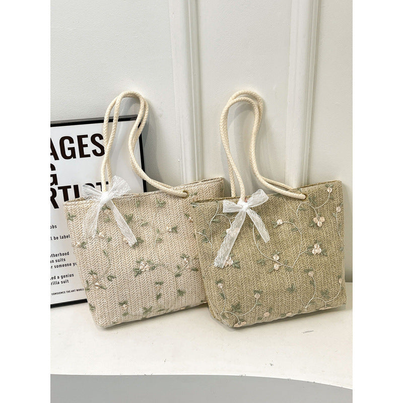 WoEmbroidered Straw Tote Bag