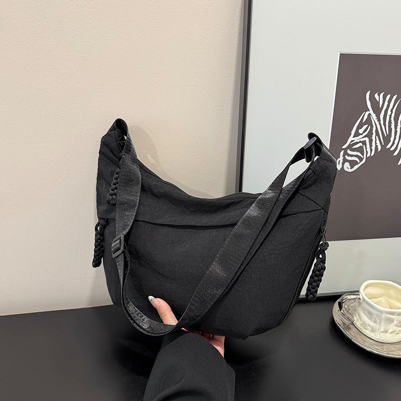 WoMulti-Pocket Lightweight Hobo Bag