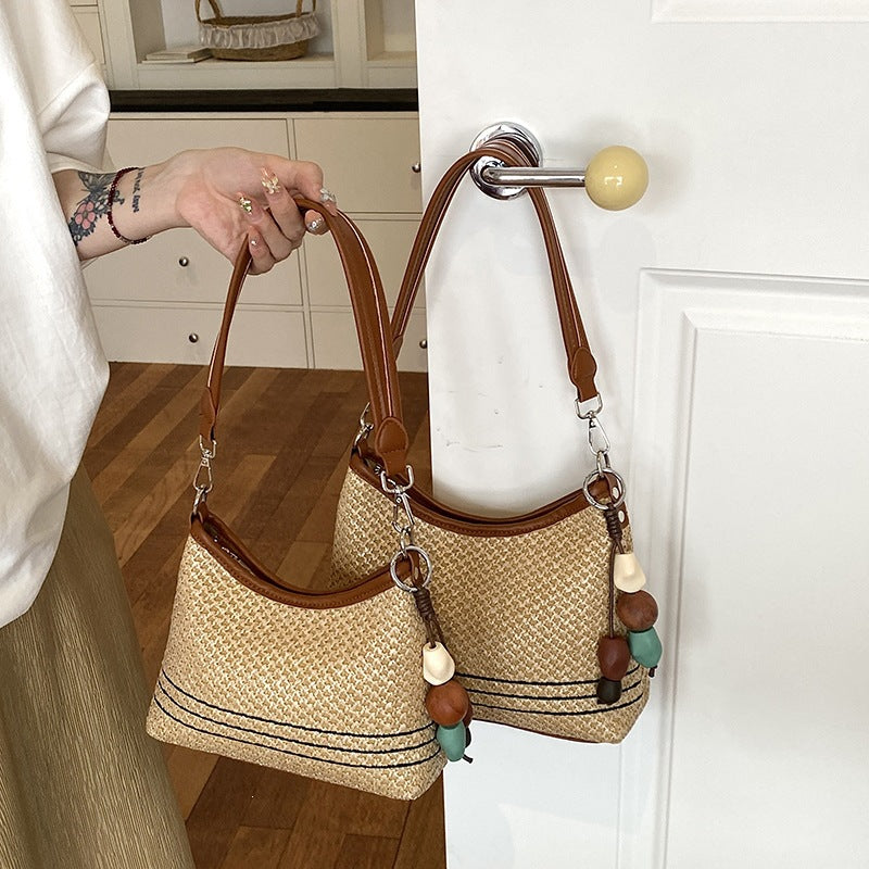 Women's shoulder bag made of woven natural material with decorative pendant-https://detail.1688.com/offer/1060205750794.html-Calm Wears-Braun-Size: With pendant-Calm Wears