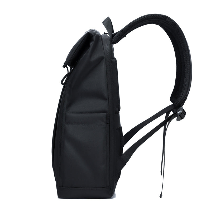 More elegant and functional backpack with reinforced carrying straps