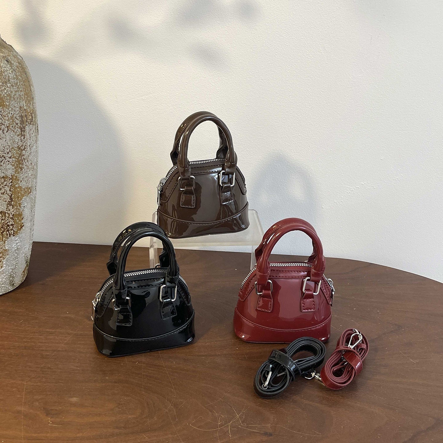 Women's mini handbag with glossy surface and fashionable zipper