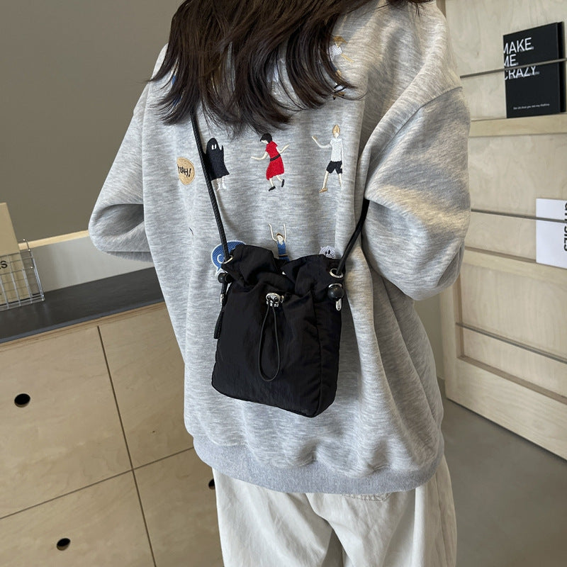 Practical shoulder bag with adjustable carrying system
