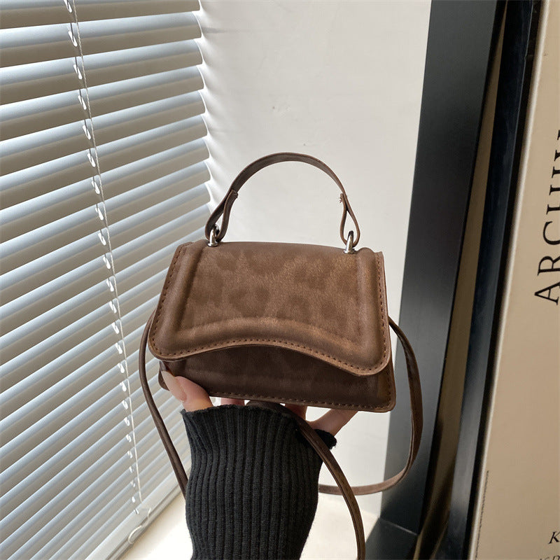 Ladies' mini handbag in retro style with removable shoulder strap