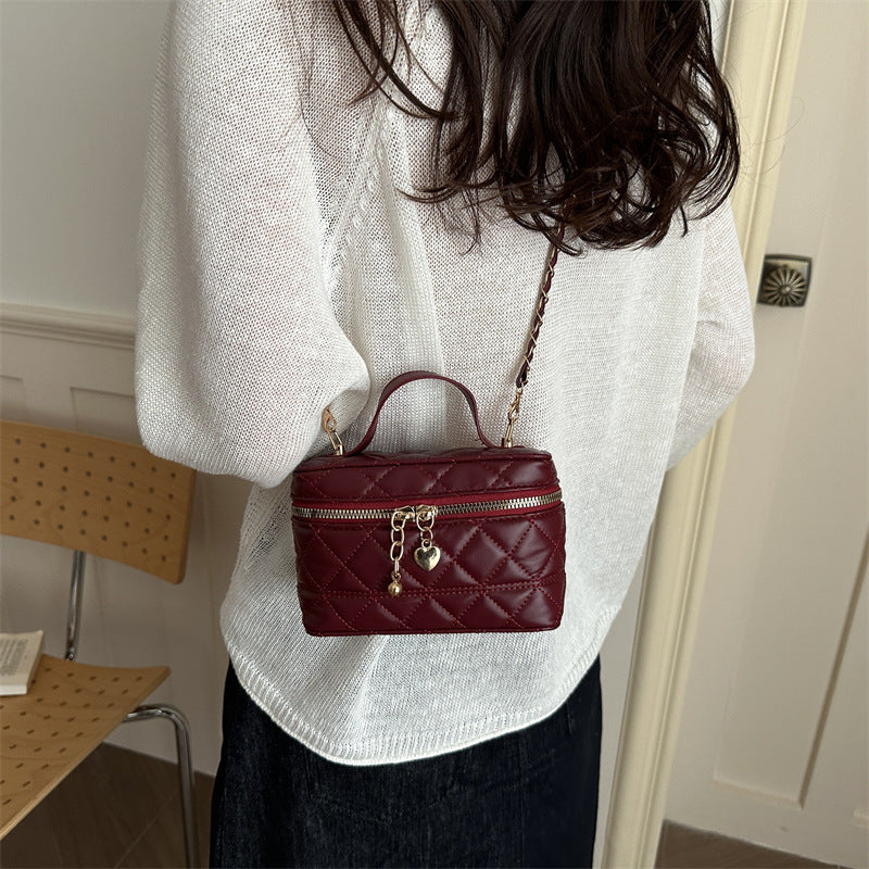 Women’s elegant quilted mini handbag with detachable shoulder strap