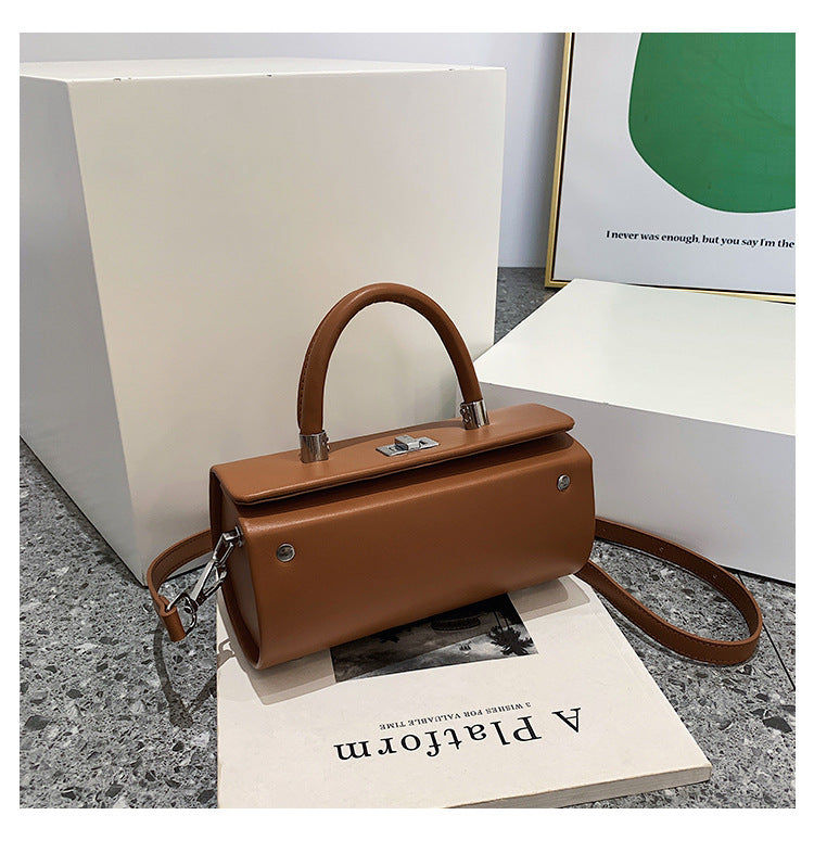 Ladies elegant shoulder bag with detachable shoulder strap