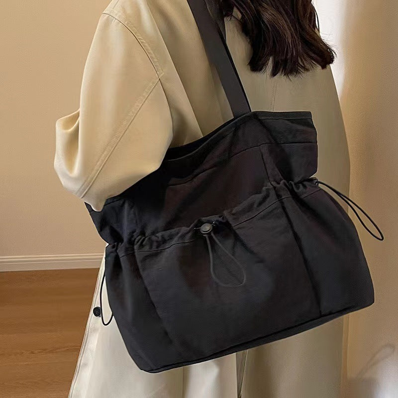 Practical everyday handbag with drawstring