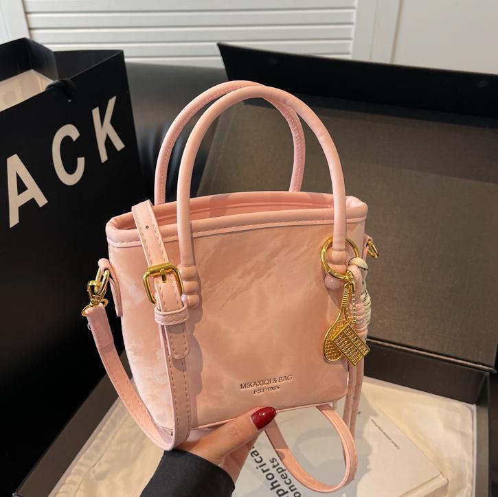 Women's Mini-Shopper Bag with Fashionable Chain Application-https://detail.1688.com/offer/895331662229.html-Calm Wears-Rosa-Size: With pendant-Calm Wears