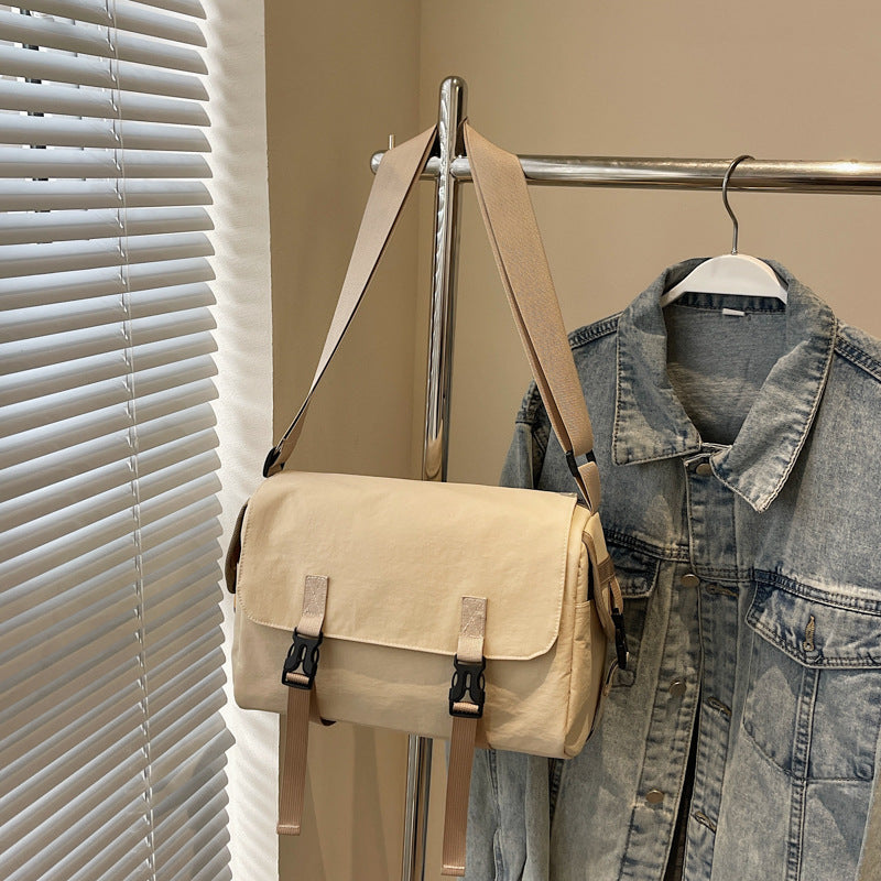 Modular shoulder bag with unique fastening system