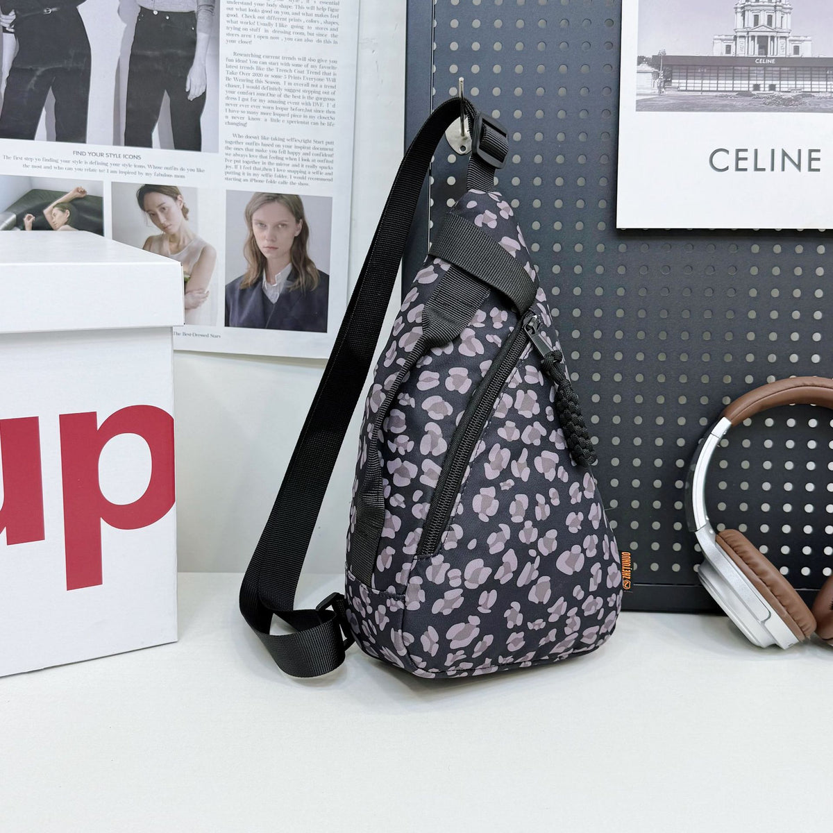 Crossbody bag with leopard print
