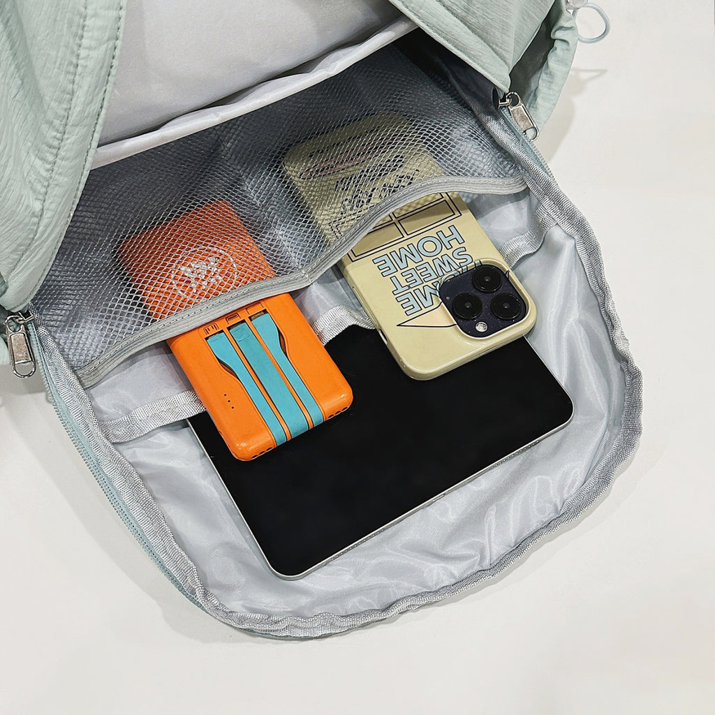 Sporty backpack with practical side pockets