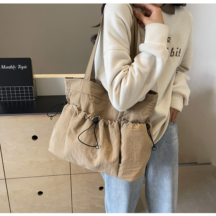 Practical everyday handbag with drawstring