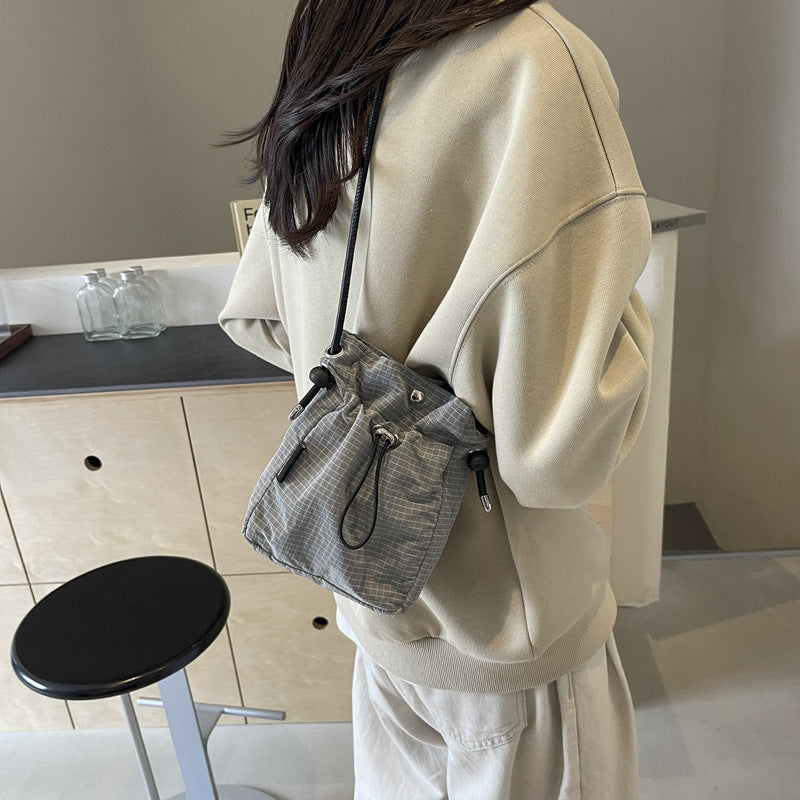 Practical shoulder bag with adjustable carrying system