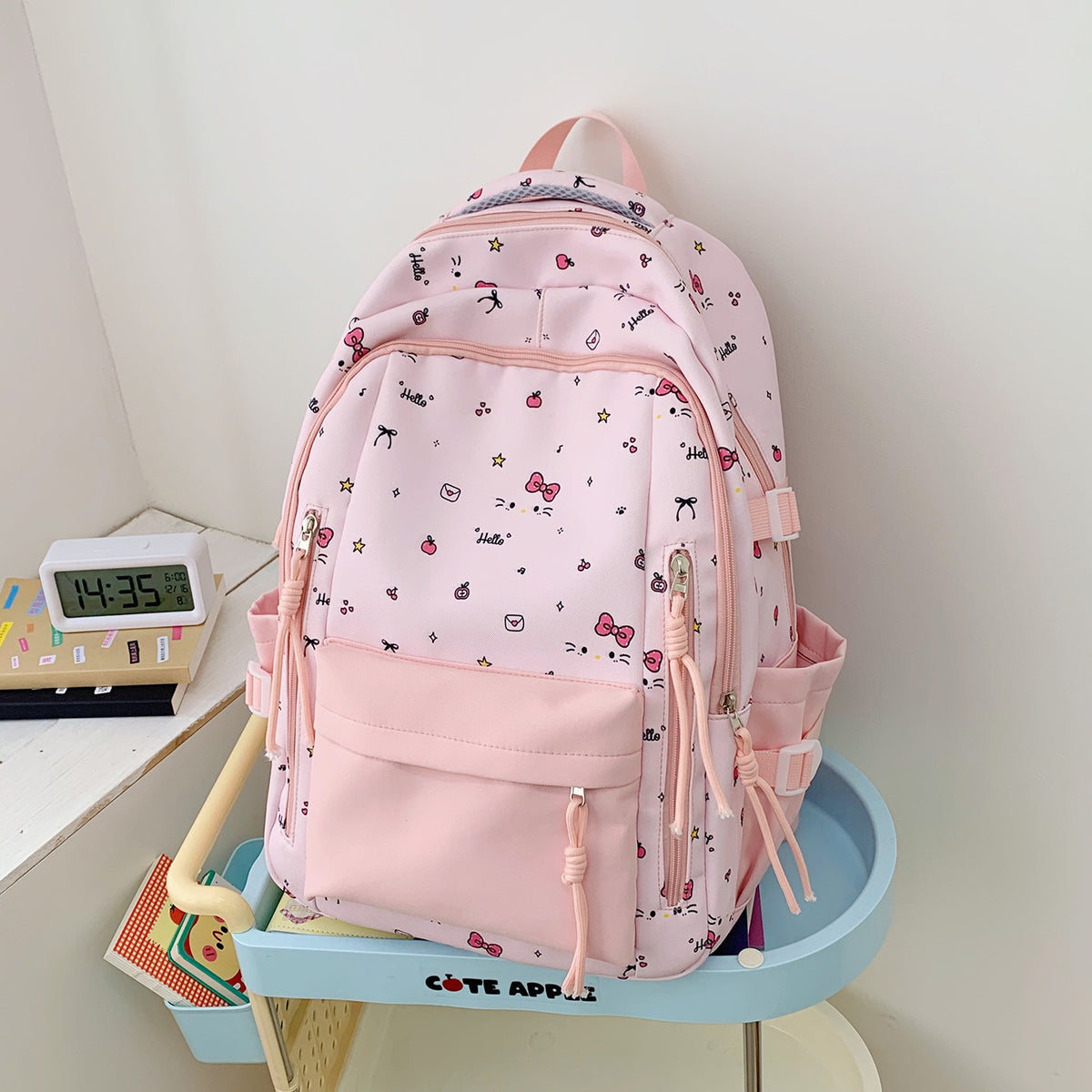 Leisure backpack with charming design and practical compartments