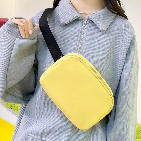 Fashionable fanny pack in minimalist form