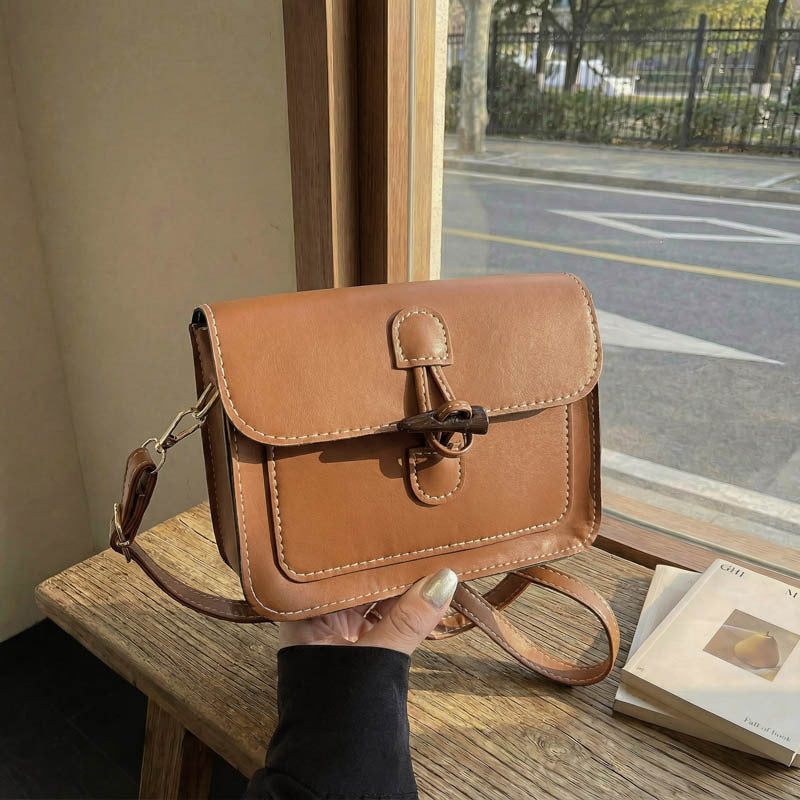 WoStructured Leather Crossbody Bag