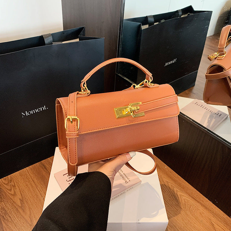 Women's Designer Shoulder Bag with Luxurious Chain Closure