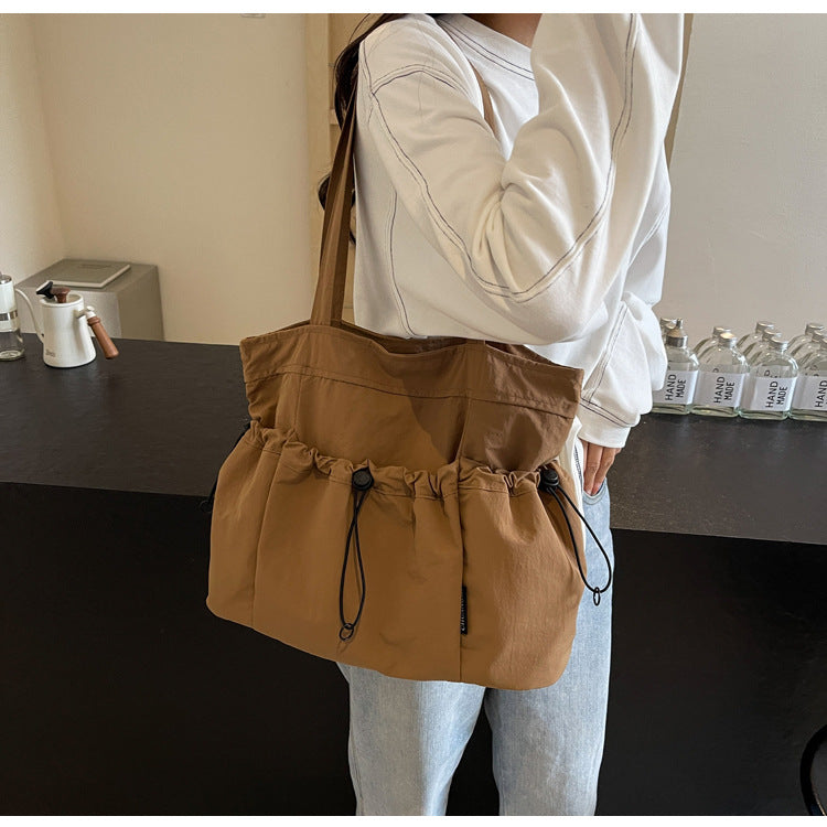 Practical everyday handbag with drawstring