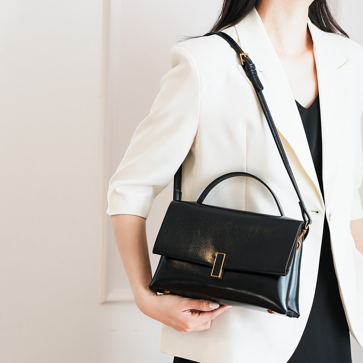 Elegant Structured Handbag  1785771151