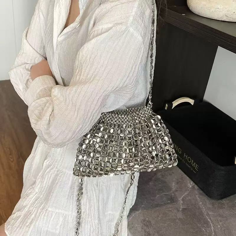 Fashionable shoulder bag