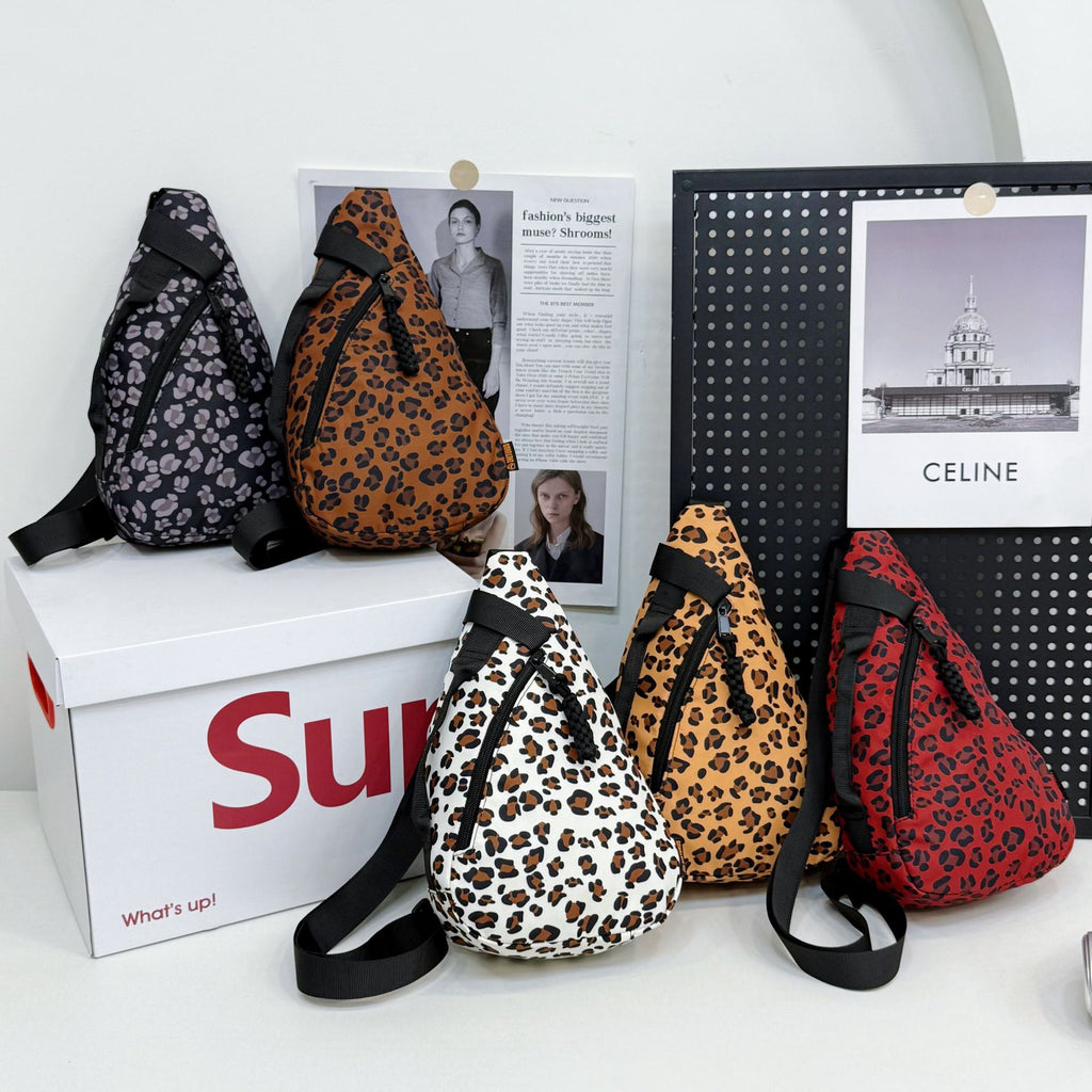 Crossbody bag with leopard print