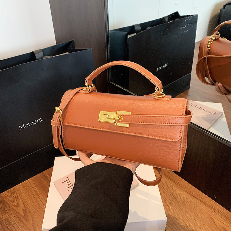Women's Designer Shoulder Bag with Luxurious Chain Closure