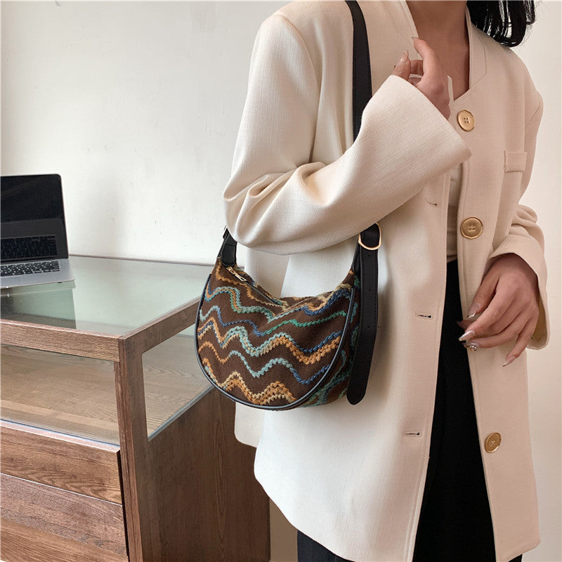 Vintage-Inspired Woven Crossbody Bag