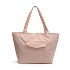 Spacious shopping bag with practical front pocket