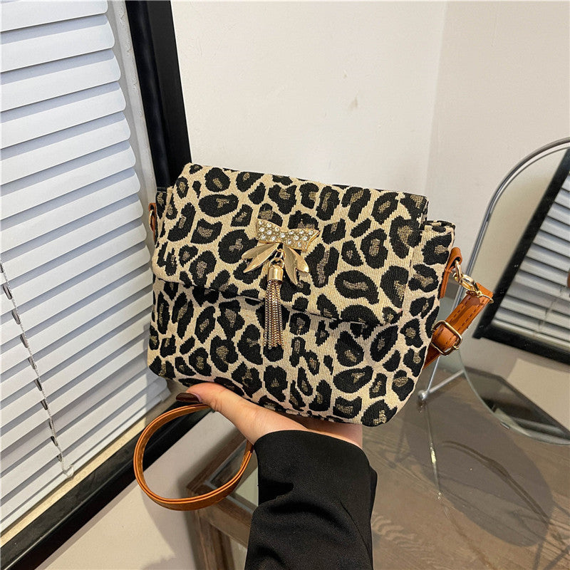 Chic Leopard Print Crossbody Bag