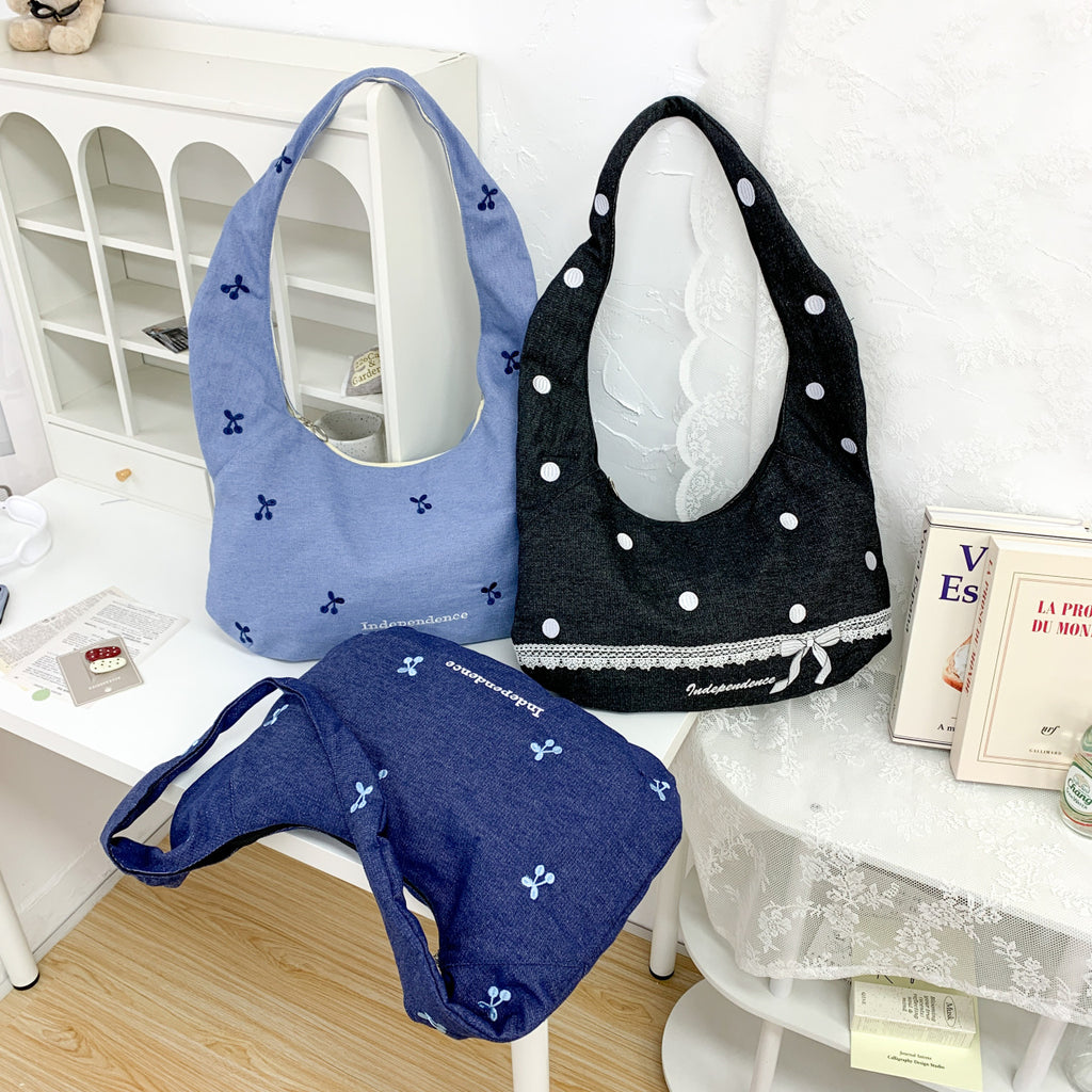 Comfortable shoulder bag with original embroidery motif