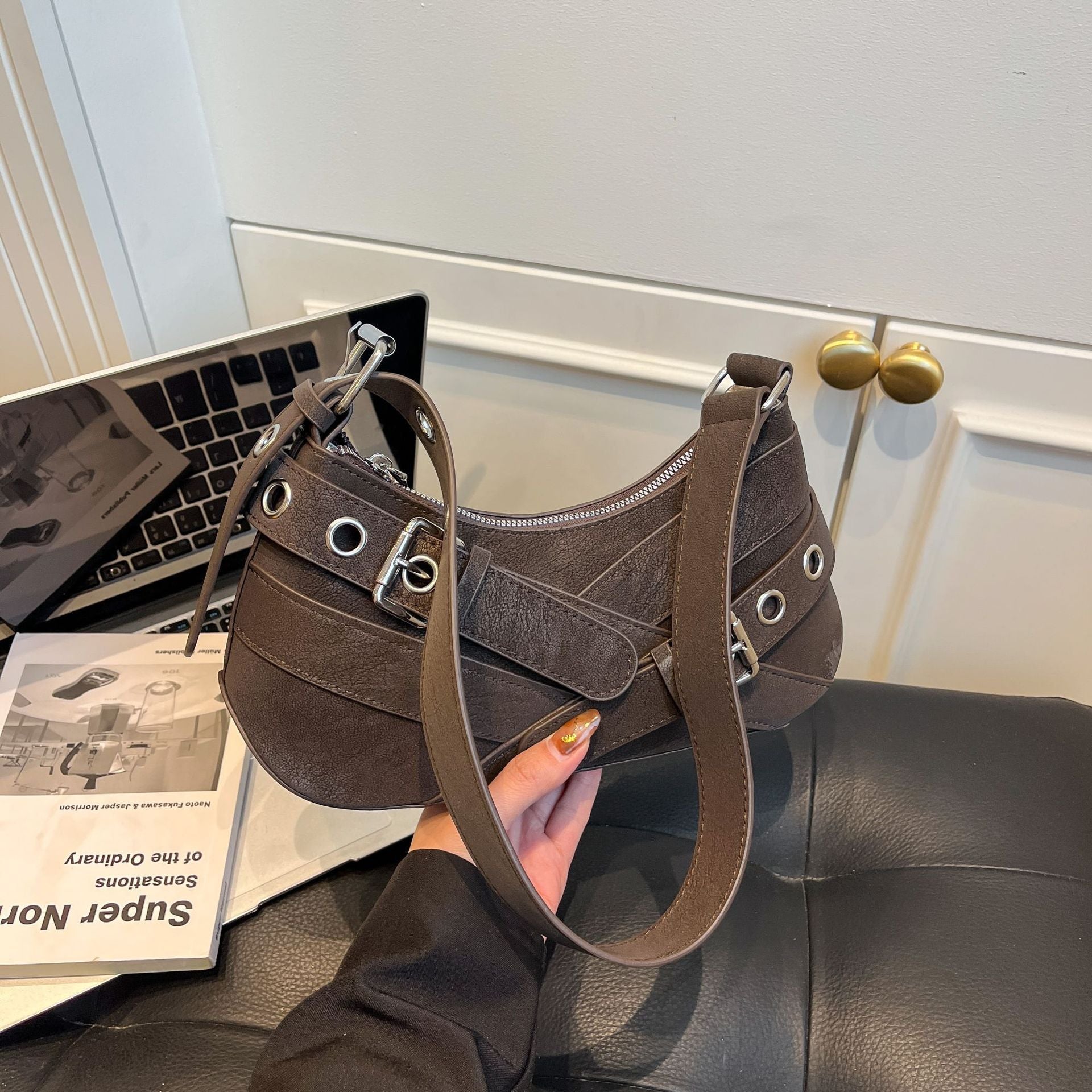 Women's fashionable shoulder bag made of soft suede leather with unique appliqué-https://detail.1688.com/offer/996722361329.html-Calm Wears-Braun-nothing-Calm Wears
