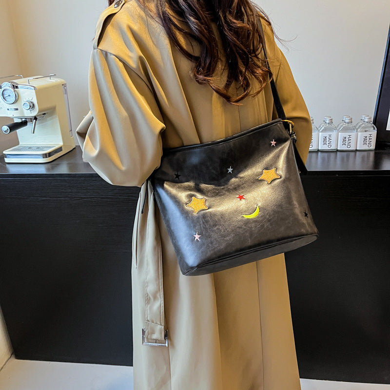 Shoulder bag with charming applications