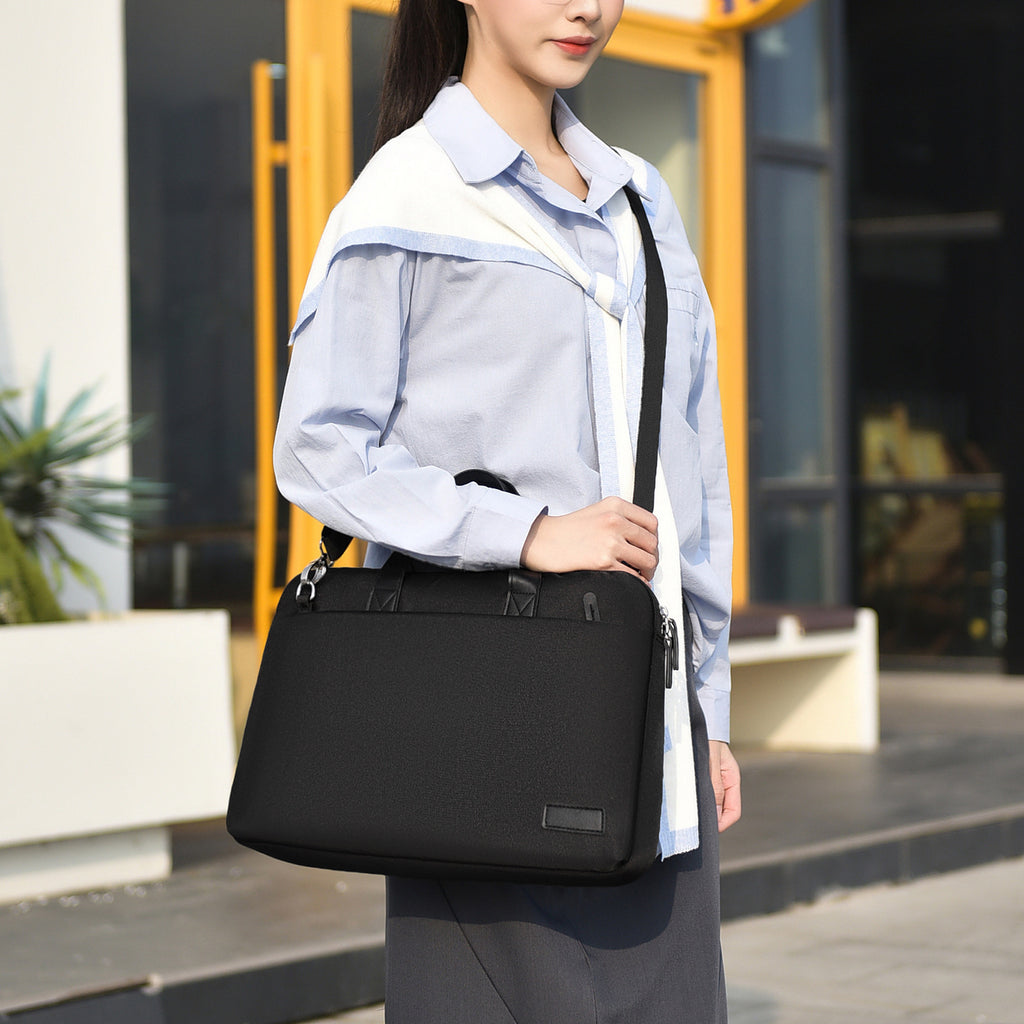 Laptop bag with practical shoulder strap and durable material