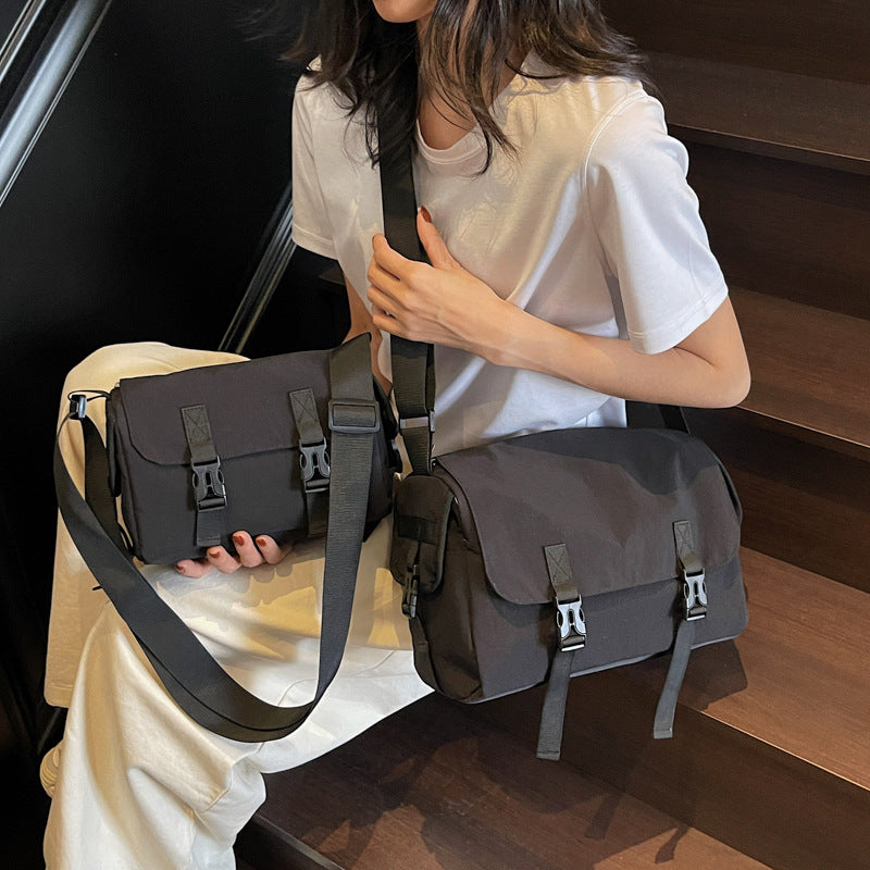 Modular shoulder bag with unique fastening system