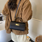 Women's Designer Shoulder Bag with Luxurious Chain Closure