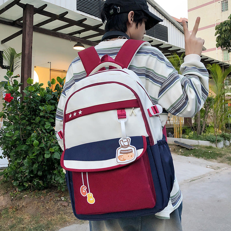Leisure backpack with practical compartments