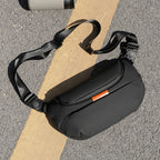 Sporty shoulder bag with versatile storage