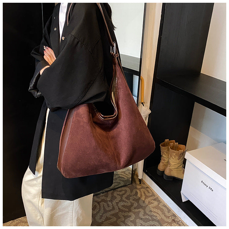 Elegant and Versatile Shoulder Bag