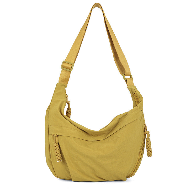 Comfortable shoulder bag with practical compartments